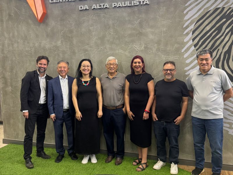 Rede Paulista de Ambientes de Inovação (API) marca presença na inauguração do Centro de Inovação Tecnológica da Alta Paulista (CITAP), no campus da Fundação Shunji Nishimura de Tecnologia (FSNT), em Pompéia (SP), representada por Paula Lima (diretora presidente), Flávio José Anequini (diretor de rede e associados) e André Santos (diretor administrativo e financeiro). (Foto: Rede API, em 2 de outubro de 2025