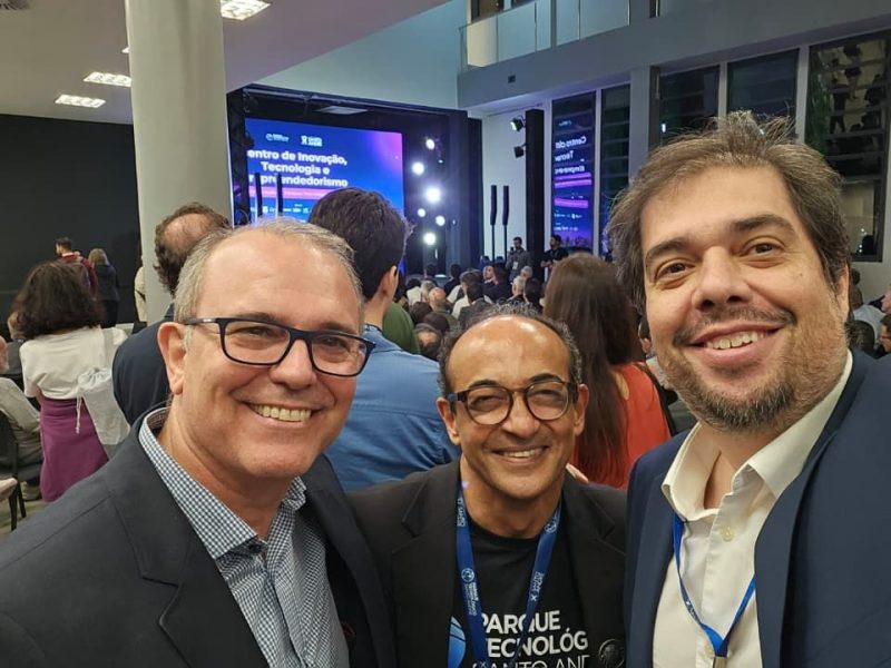 Representada por André Santos, Flávio José Anequini e Marcos Godinho, a Rede API prestigia a inauguração da nova sede do Parque Tecnológico de Santo André - Centro de Inovação, Tecnologia e Empreendedorismo (CITE), fortalecendo o ecossistema paulista de inovação. (Foto: André Santos - Rede API, em 25 de novembro de 2025).